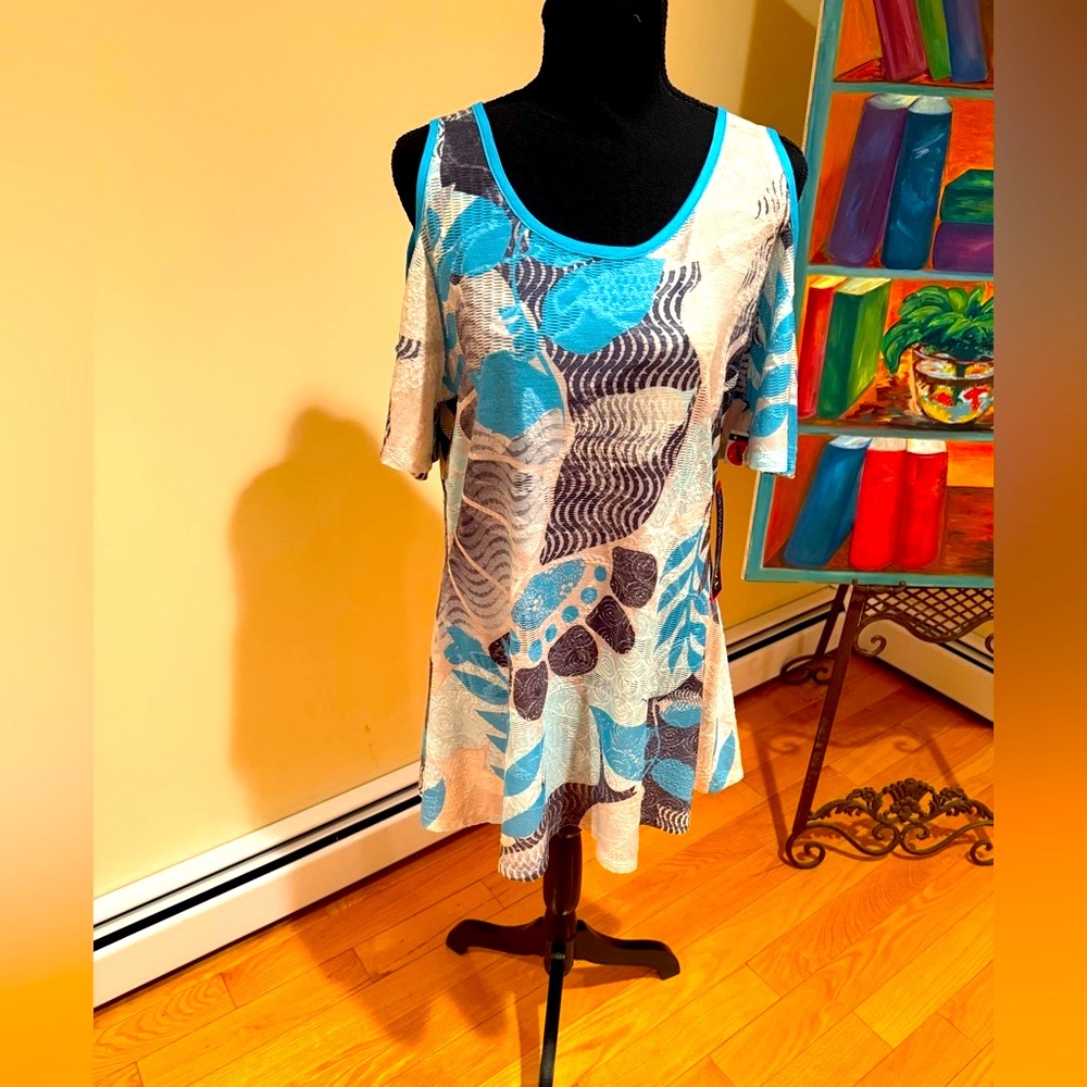 Talk of The Walk Boutique Tropicana Casino Blue and White Patterned Women's Top